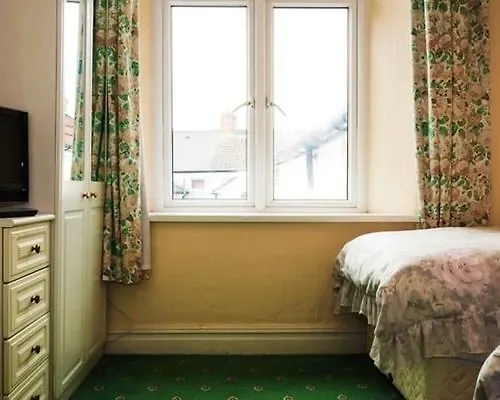 Wisestay 3*, Cardiff